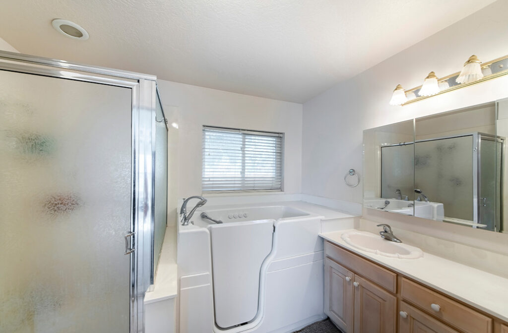 Benefits of Walk-In Bathtubs for Safety and Independence